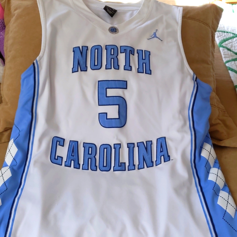 Authentic Nike Jordan Men's Large #5 North Carolina Basketball Jersey.